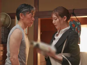 Lợi thế của việc gầy là bạn có thể bế cô ấy lên và quan hệ với cô ấy