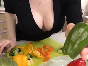 đi đi chơi với anh người yêu, cô gái bị một cặp đôi gạ gẫm nện tập thể