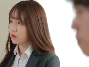 Em thư ký đáng thương bị quản lý bắt vào nhà nghỉ phục vụ đối tác