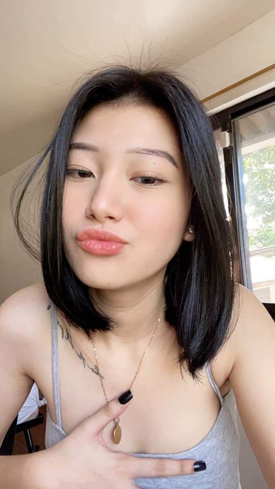 Ré rân cổ đỏ hết mặt bởi cục thịt tây